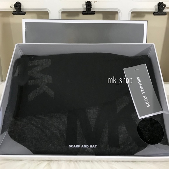 Michael Kors Other - MK Men’s Hat & Scarf Gift Set